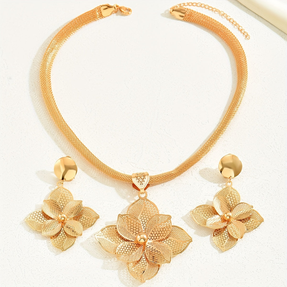 Glamourous Flower Earrings Necklace Set