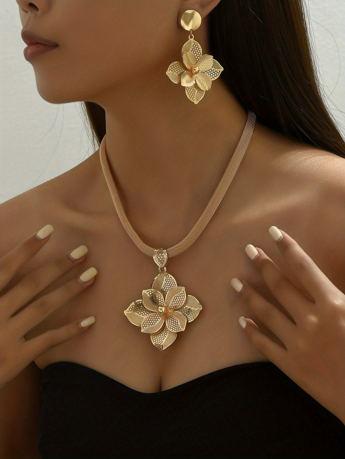 Glamourous Flower Earrings Necklace Set