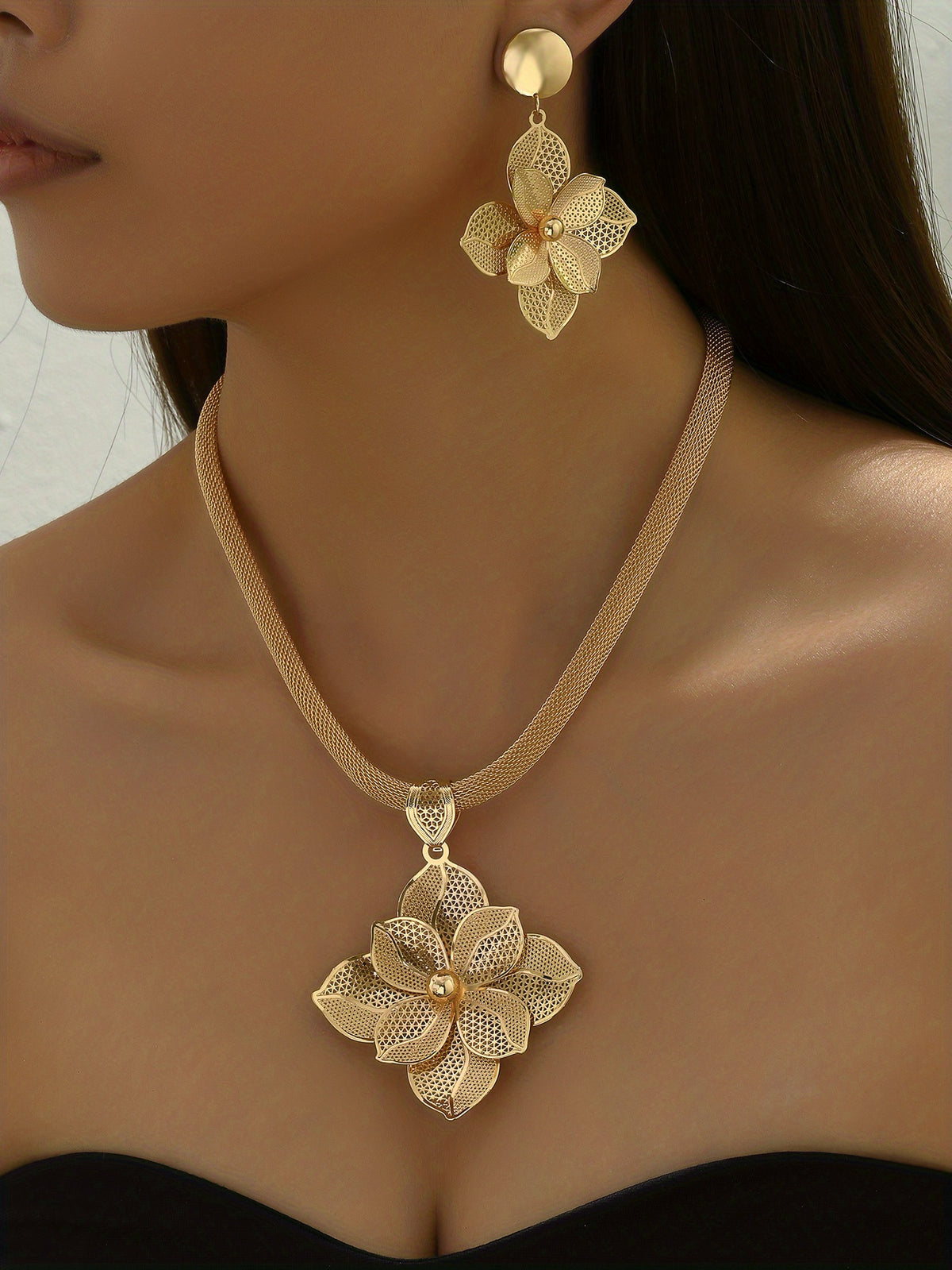 Glamourous Flower Earrings Necklace Set