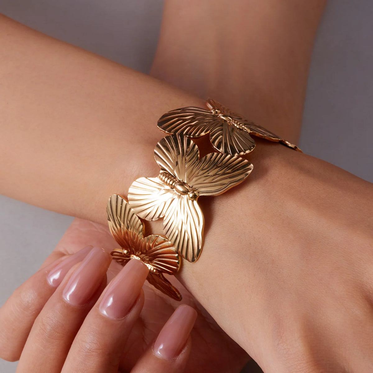 Flower Bracelet - Gold Plated on High Quality Stainless Steel