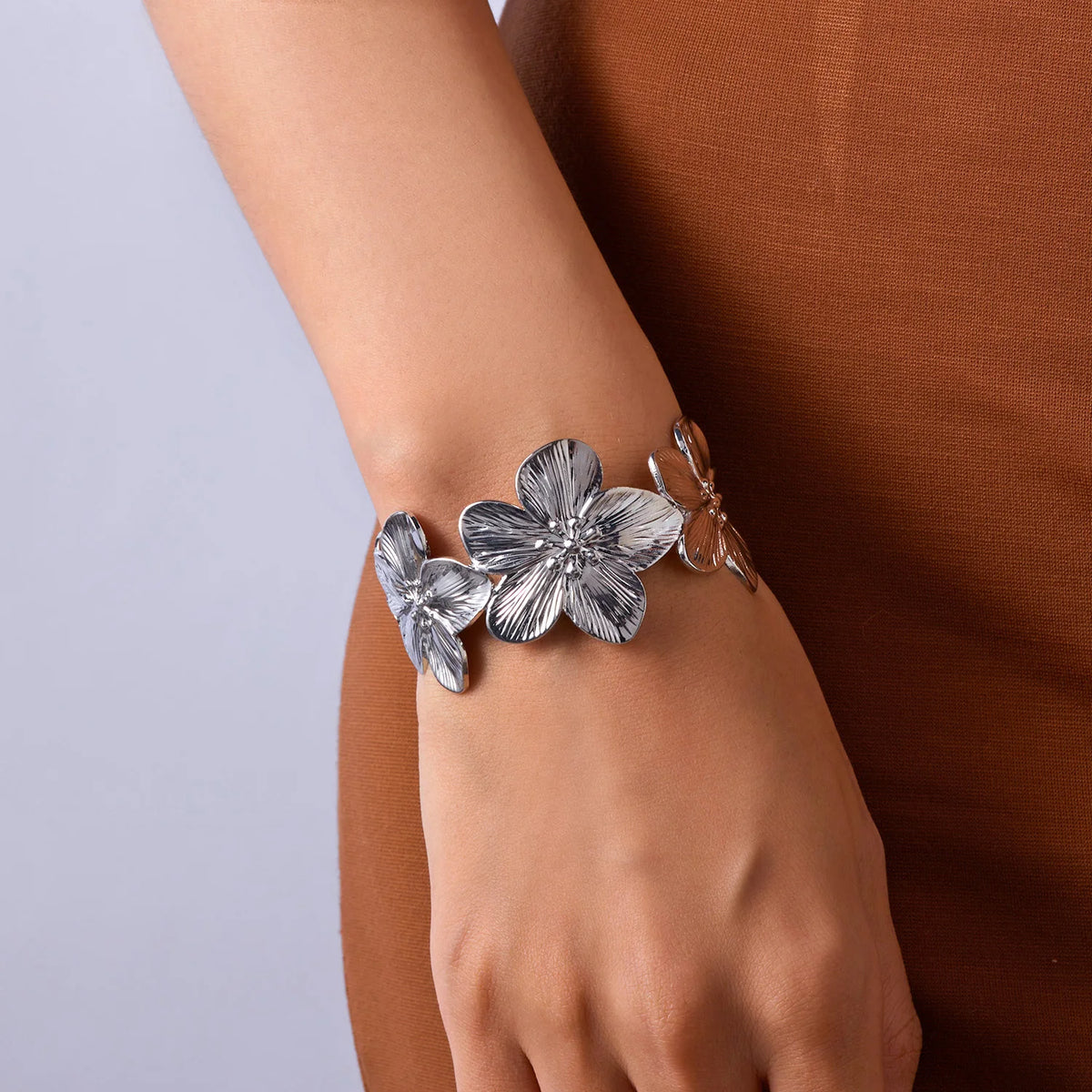 Flower Bracelet - Gold Plated on High Quality Stainless Steel